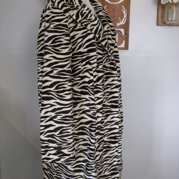 Gallery Woman Zebra Faux Fur Button Front Coat - Picture 4 of 12